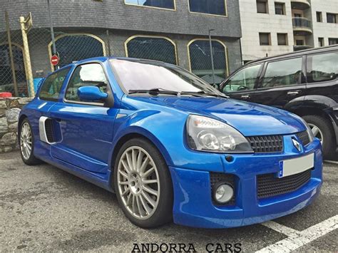 Renault Clio V6 Phase Ii Couleur Bleue Avec 260 Ch Toutes Les