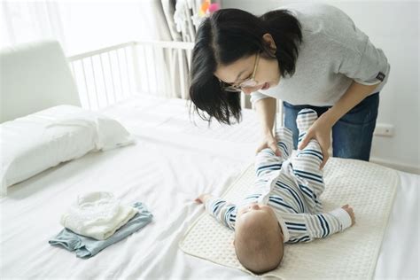 Cara Membersihkan Perlak Bayi Yang Benar Baby Coudfoam