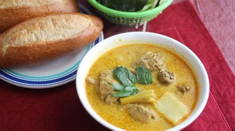 Ca Ri Ga Vietnamese Chicken Curry With Bread Or Noodles Cari Ga Bun