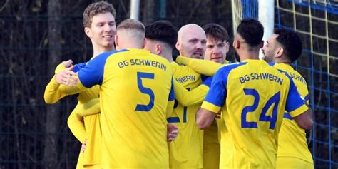 Spvg Schwerin Verl Ngert Mit Spielern Auf Einen Schlag