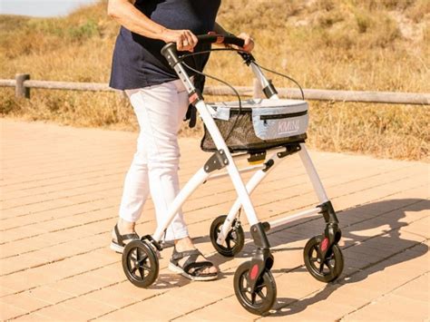 Bastones y Andadores caminadores rollators Farmacia Núria Pau