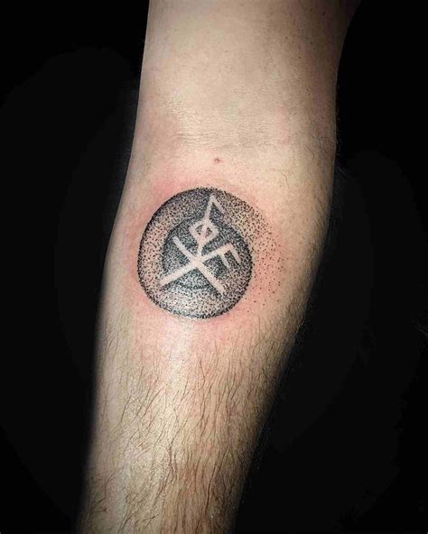 Runen Tattoo Bedeutung Der Geheimnisvollen Symbole Und Tolle Ideen