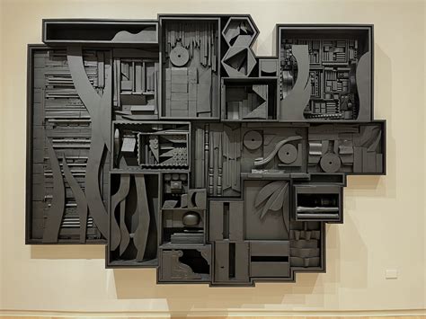 louise nevelson sculpture style