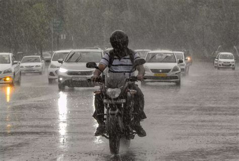 Heavy Rain Lashes Parts Of Delhi Ncr