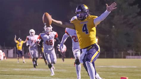 Wausau West, Marshfield among high school football playoff winners