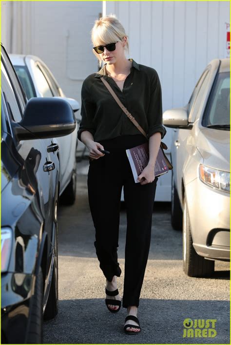 Emma Stone Shows Off Her New Platinum Blonde Hair Photo Emma