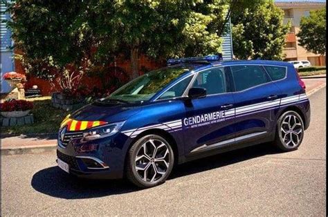 La Gendarmerie séquipe de centaines de Renault Grand Scenic Le