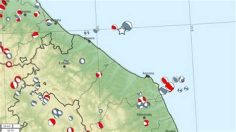 Terremoto Di Magnitudo Nelle Marche Scuole Chiuse E Treni Sospesi