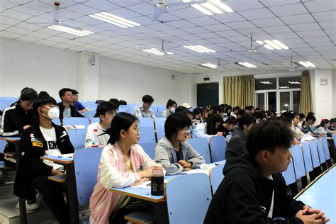 “追梦领航”：学习全国两会精神，争做新时代有为青年 平顶山学院新闻网