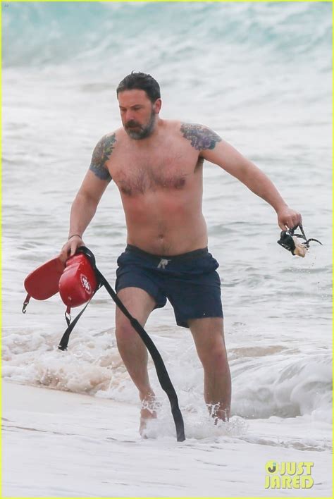 Ben Affleck S Massive Back Tattoo Is Actually Real Puts Ink On Full Display In Shirtless Photos