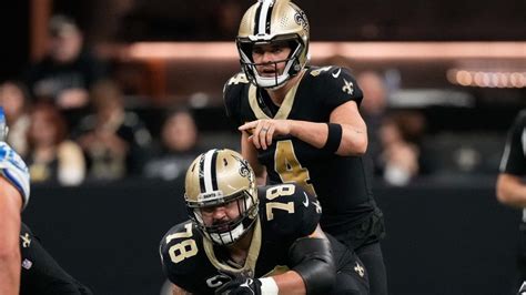 New Orleans Saints Quarterback Derek Carr Exits Sunday S Game Against