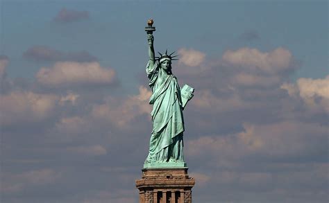 ESTÁTUA DA LIBERDADE NOVA YORK ESTADOS UNIDOS Intermináveis filas