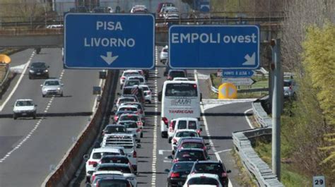 Multe Salate In Fi Pi Li Il Maggio Protesta Dei Trasportatori