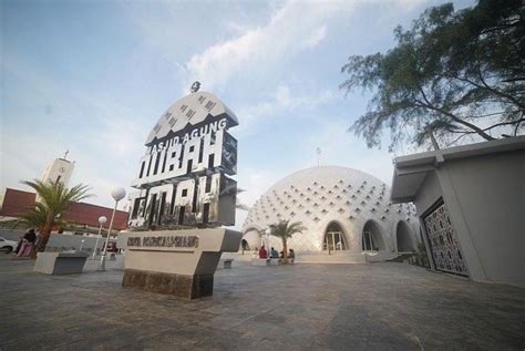 Fakta Unik Masjid Agung Kubah Timah Karya Ridwan Kamil