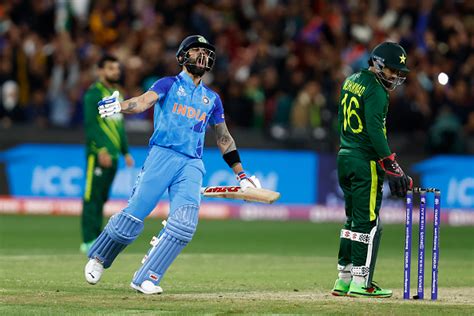 T World Cup Watch Rahul Dravid Greets Virat Kohli With A