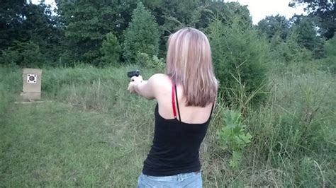 Girl Shooting Glock 19 Youtube