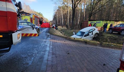 czecho pl FOTO Tragiczny wypadek w Kobiórze Nie żyją dwie osoby w