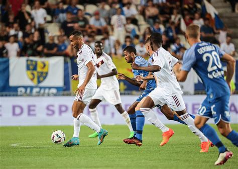 Ligue 2 Girondins De Bordeaux La Défense Posée Lattaque Encore En