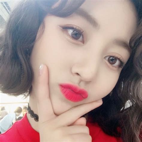 Park Jihyo Twice Selca Icon Pfp Kpop In Hearts Girl Beauty