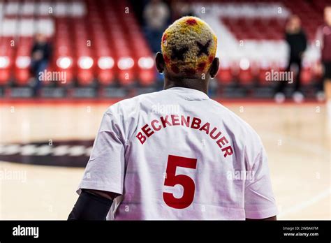 Isaac Bonga Fc Bayern M Nchen In Franz Beckenbauer Gedenk Warm Up