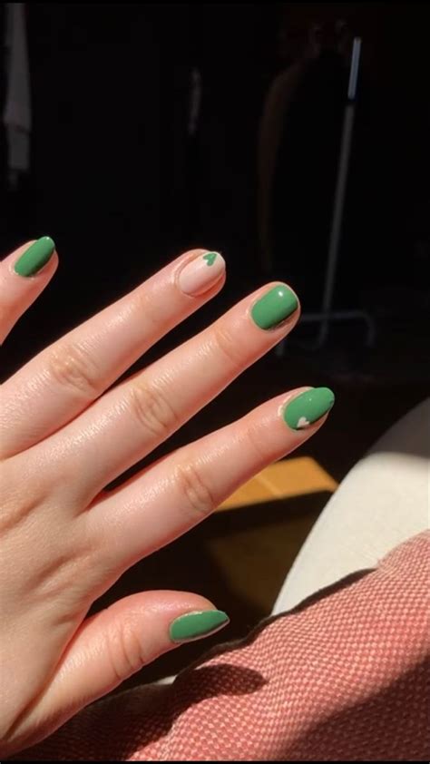 Dark Green Nails With Small Hearts Unghie Corte Unghie Verdi Unghie