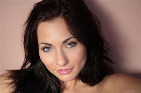 Free Porn Pics Of Gorgeous Model Michaela Isizzu Poses Naked In Front