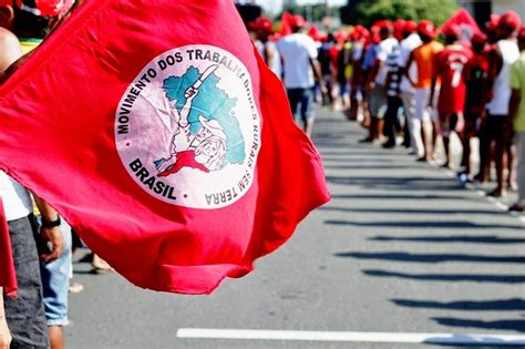 Trabalhadores Sem Terra Marcham Por Reforma Agrária Na Bahia