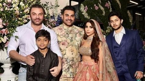 Arbaaz Khan Weds Sshura Khan Salman Sohail Arpita Salim Khan Pose With The Newlyweds