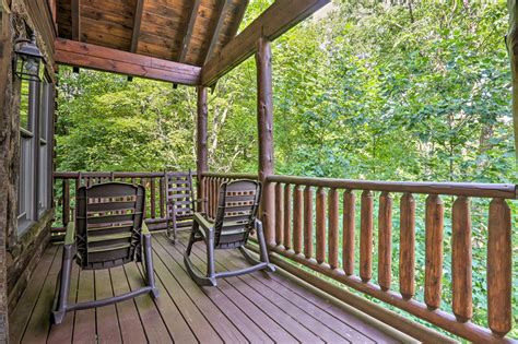 Sky Harbor Couples Retreat W Hot Tub And Deck In Pigeon Forge W 1