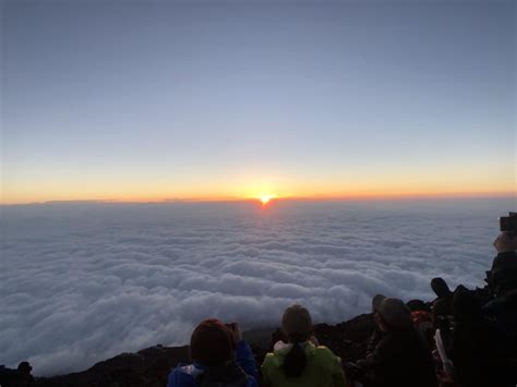 Sunrise on Mt. Fuji taken on our hike about 3 weeks ago. [OC] : r/japanpics