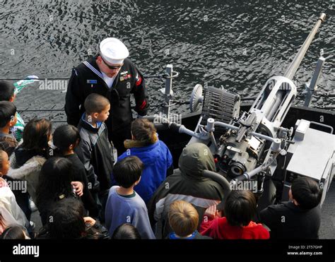 USS The Sullivans (DDG 68 Stock Photo - Alamy