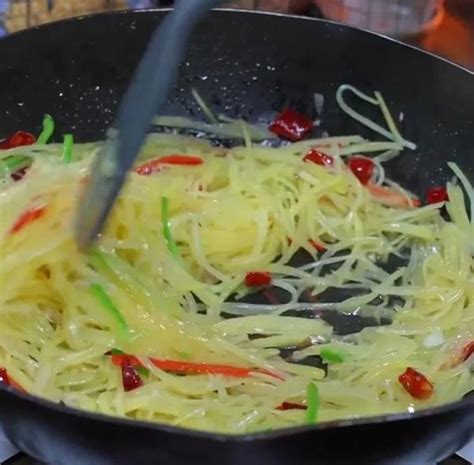 酸辣土豆丝的做法 最正宗的做法 食膳尚品