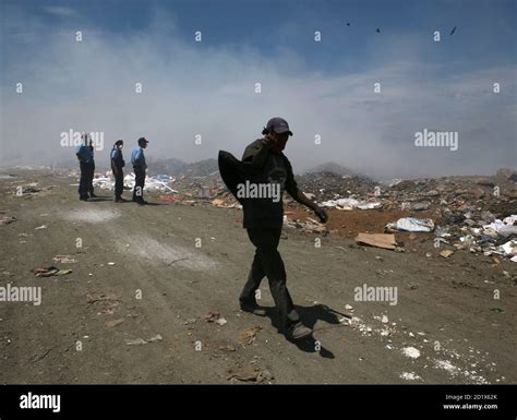 Waste Cardboard Latin America Hi Res Stock Photography And Images Alamy