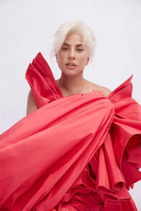 ¡lady Gaga Causa Furor Con Su Nuevo Video Especial Para ‘voce Viva’ Haahil De Radio Turquesa