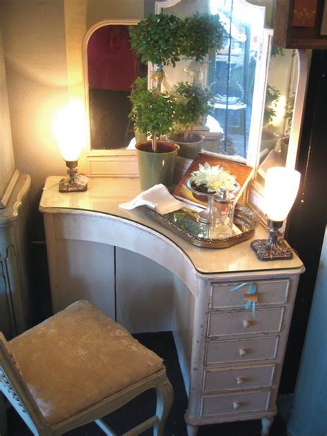 Deco Corner Vanity More Corner Vanity Table Corner Makeup Vanity Makeup Vanity Ideas Bedrooms