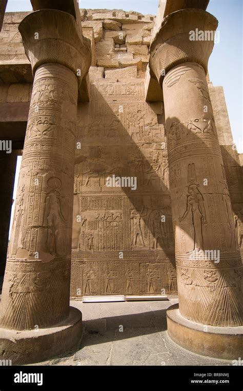 Dibujos En Bajorrelieve Al Templo De Kom Ombo En El Alto Egipto