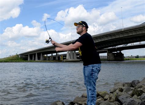 How To Vissen Op Snoekbaars Vanaf De Kant Roofmeister