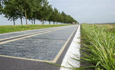 Piste Ciclabili Con Pannelli Solari Che Producono Energia In Olanda