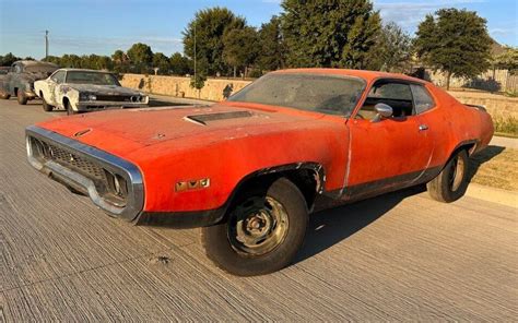 Plymouth Road Runner Barn Finds