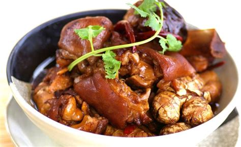 Pork Trotters In Spicy Black Vinegar Kuali