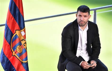 Agüero anuncia aposentadoria do futebol aos 33 anos por problemas