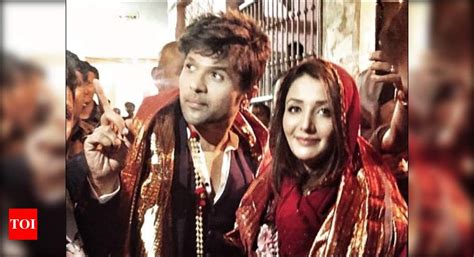 'Happy Hardy and Heer': Himesh Reshammiya and Sonia Mann seek blessings ...