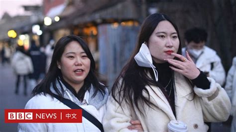 中国解封：“自愿感染”的年轻人和忧心忡忡的长者 Bbc News 中文