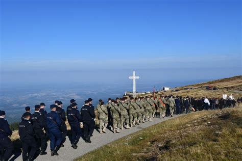 Sute De Pelerini Ierarhi Preoti Si Soldati Au Fost In Pelerinaj La