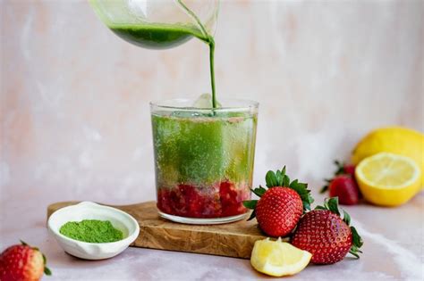 How To Make Iced Strawberry Matcha Lemonade Fizz Ehow