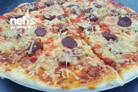 Yumuşacık Sucuklu Pizza Tarifi Nefis Yemek Tarifleri