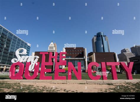 Sing The Queen City Sign Hi Res Stock Photography And Images Alamy