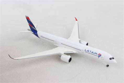 Latam Airbus A Herpa He Modelo A Escala La Tienda