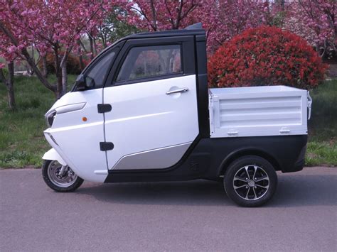 EEC Approval 3 Wheeler Closed Cabin Cargo Truck Electric Mini Pickup