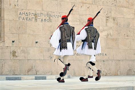 Syntagma Platz Athen Das Parlament Und Seine Traditionellen Wachen